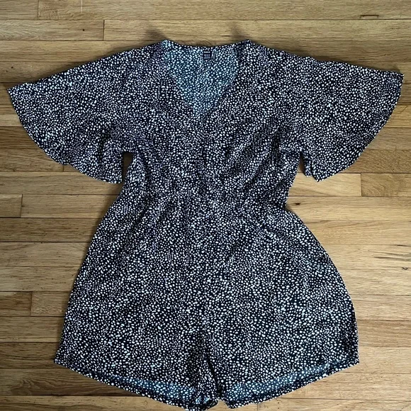 SHEIN Black and White Butterfly Sleeve Polka Dot Romper - Picture 7 of 11